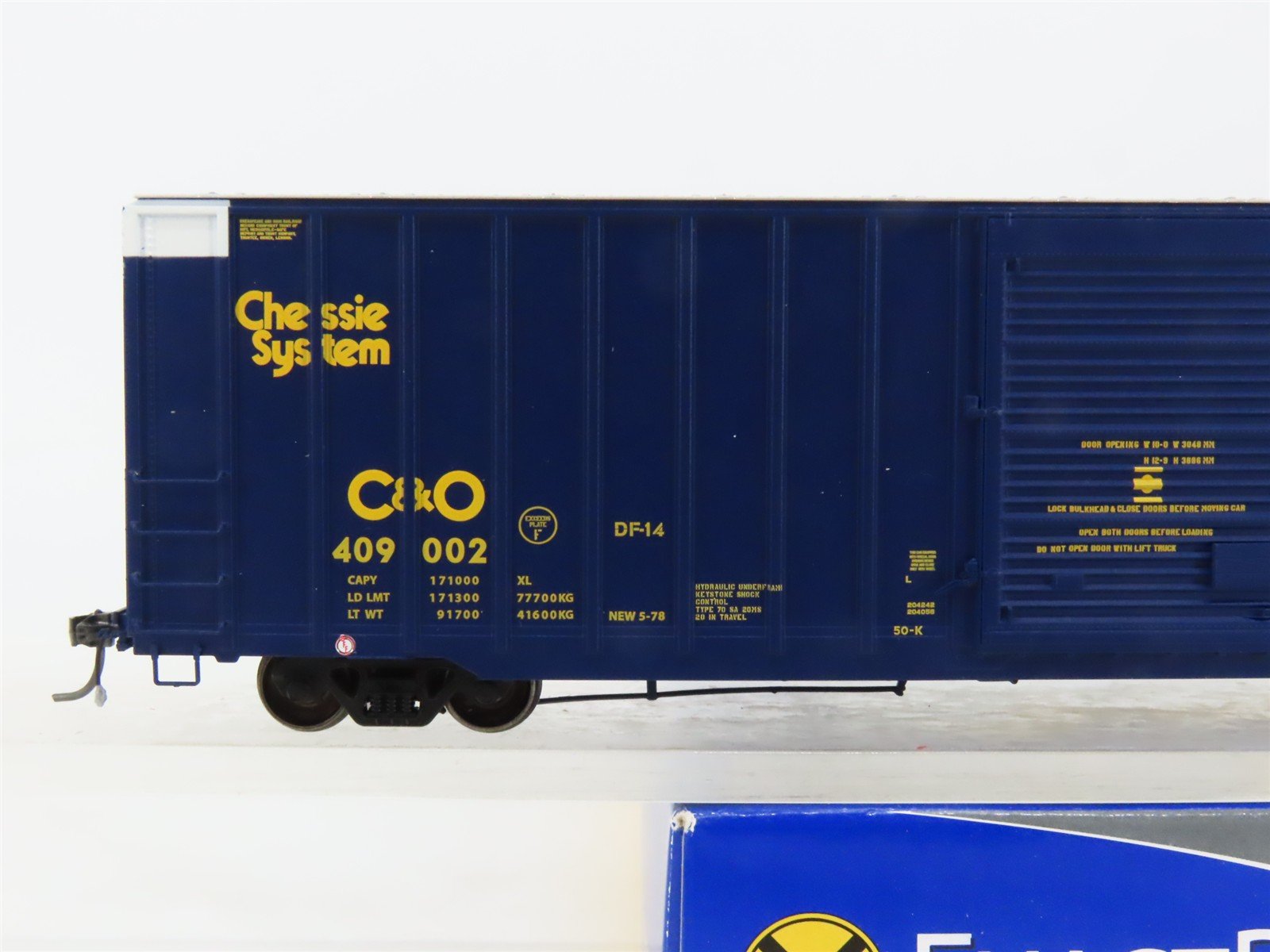 HO Scale ExactRail EP-80402-1 C&O Chessie System 60' Box Car 409002 RTR