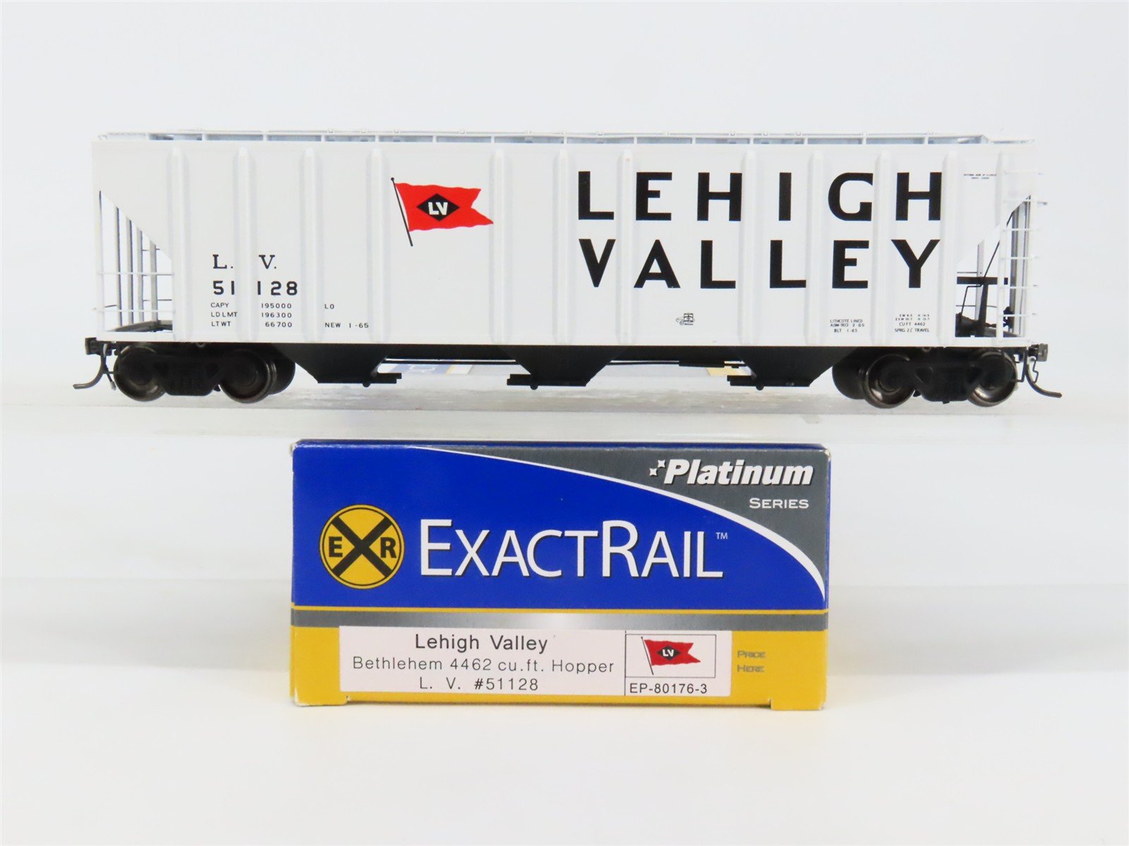HO Scale ExactRail EP-80176-3 LV Lehigh Valley 3-Bay Covered Hopper 51128 RTR