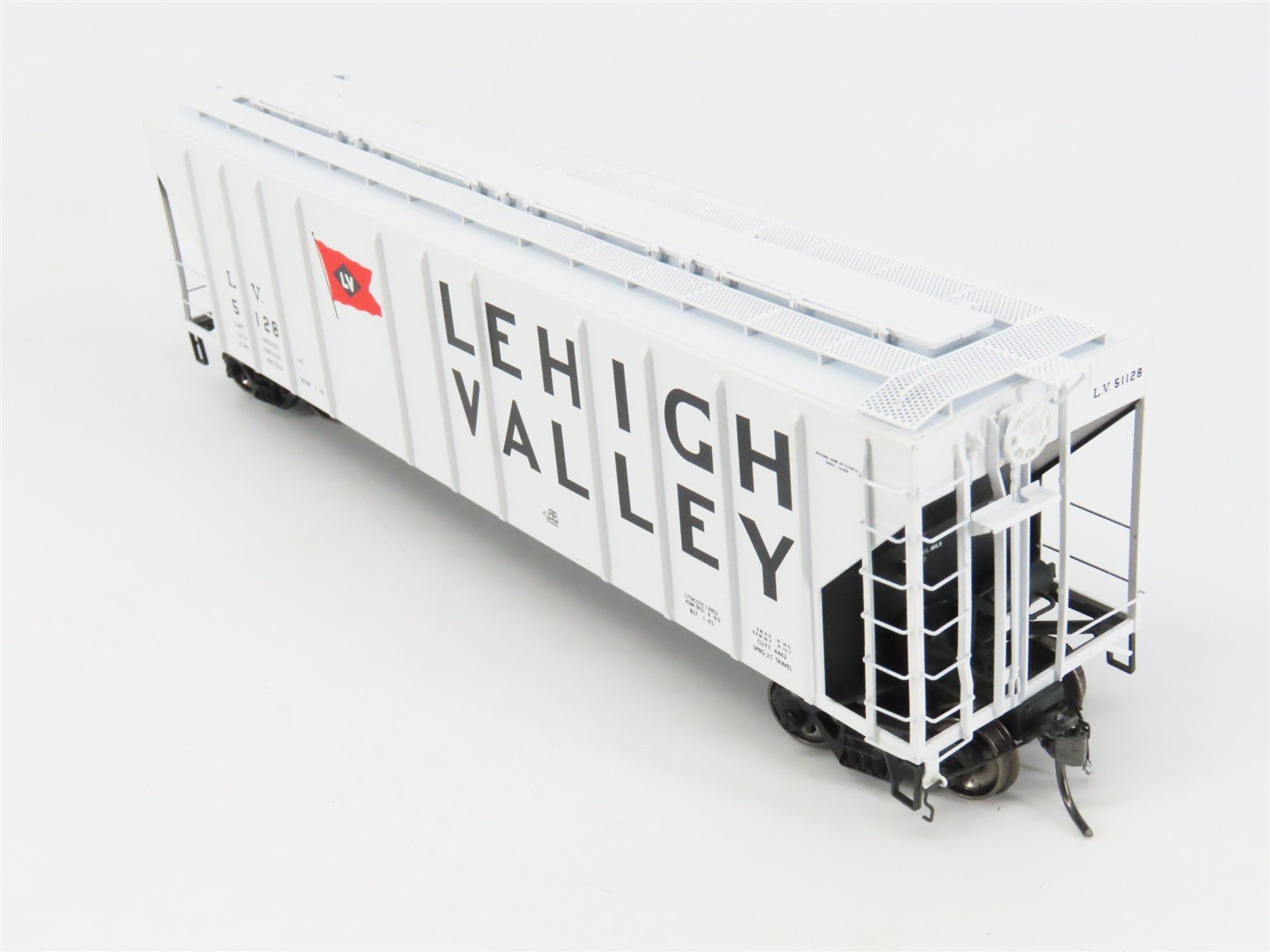 HO Scale ExactRail EP-80176-3 LV Lehigh Valley 3-Bay Covered Hopper 51128 RTR
