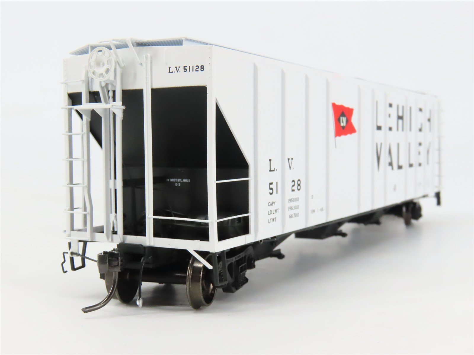 HO Scale ExactRail EP-80176-3 LV Lehigh Valley 3-Bay Covered Hopper 51128 RTR
