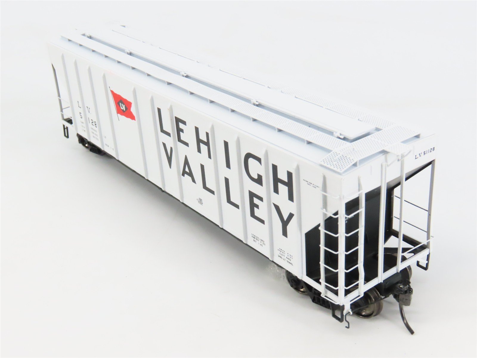 HO Scale ExactRail EP-80176-3 LV Lehigh Valley 3-Bay Covered Hopper 51128 RTR