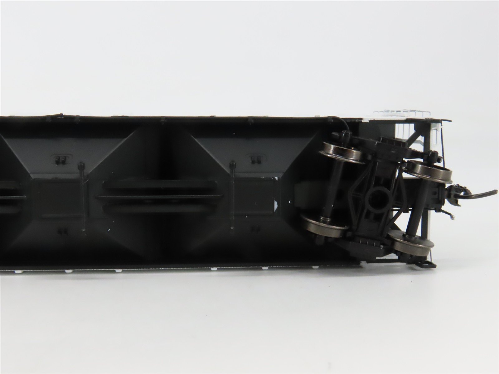 HO Scale ExactRail EP-80176-3 LV Lehigh Valley 3-Bay Covered Hopper 51128 RTR