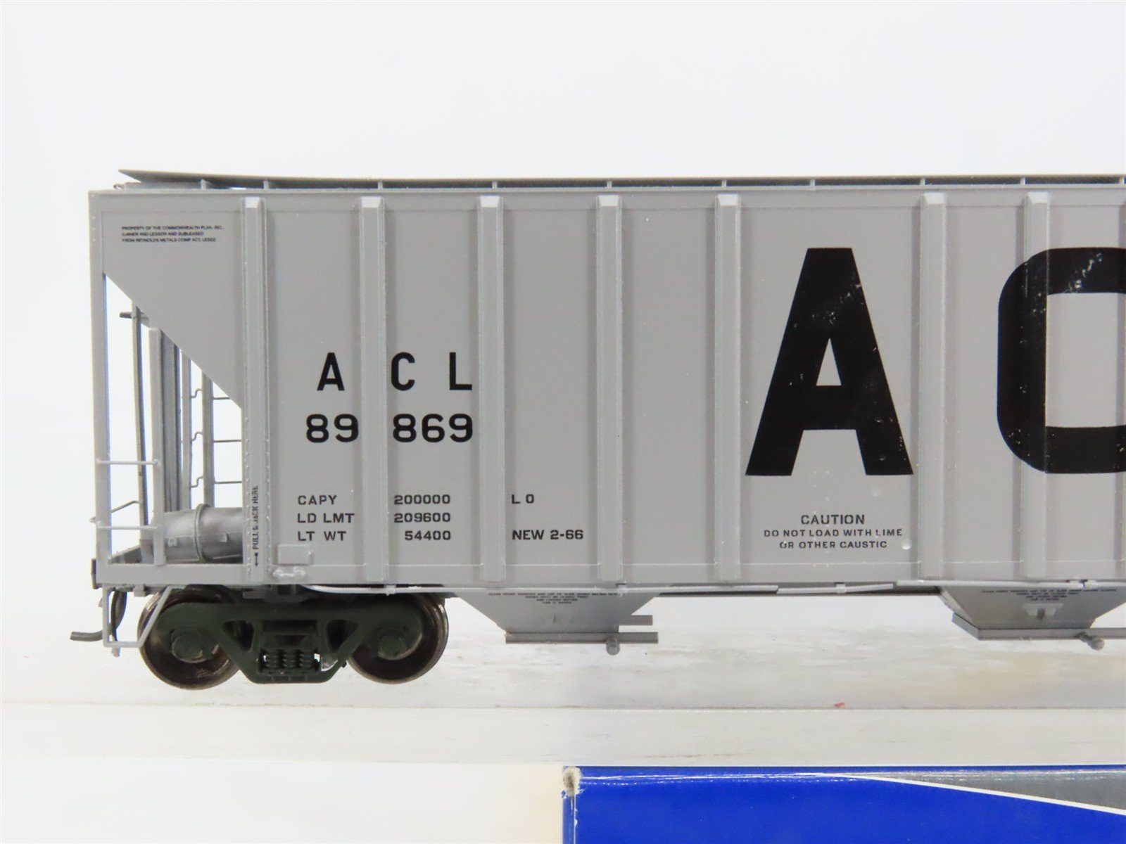 HO Scale ExactRail EP-81001-4 ACL Atlantic Coast Line 3-Bay Covered Hopper RTR