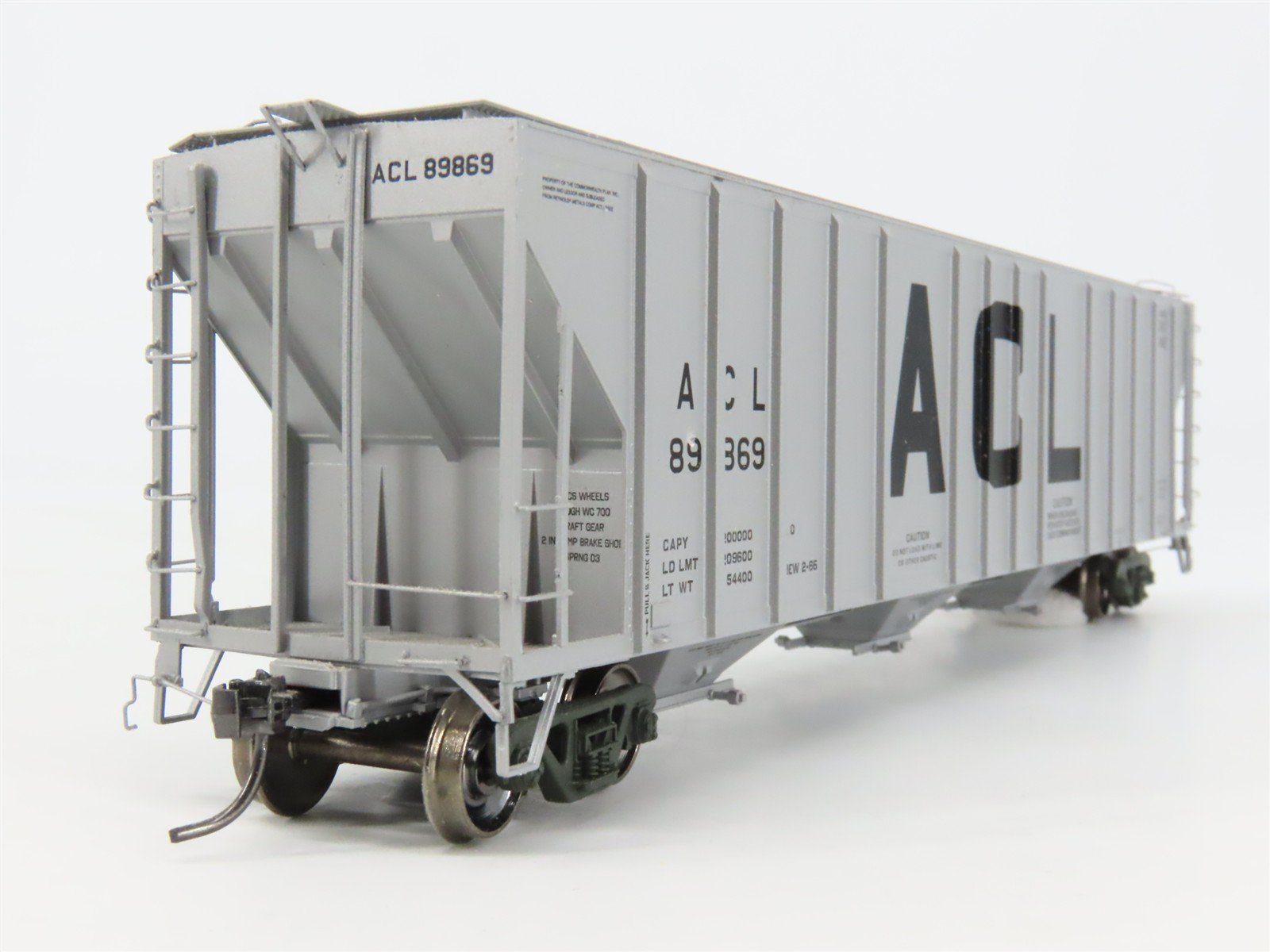 HO Scale ExactRail EP-81001-4 ACL Atlantic Coast Line 3-Bay Covered Hopper RTR