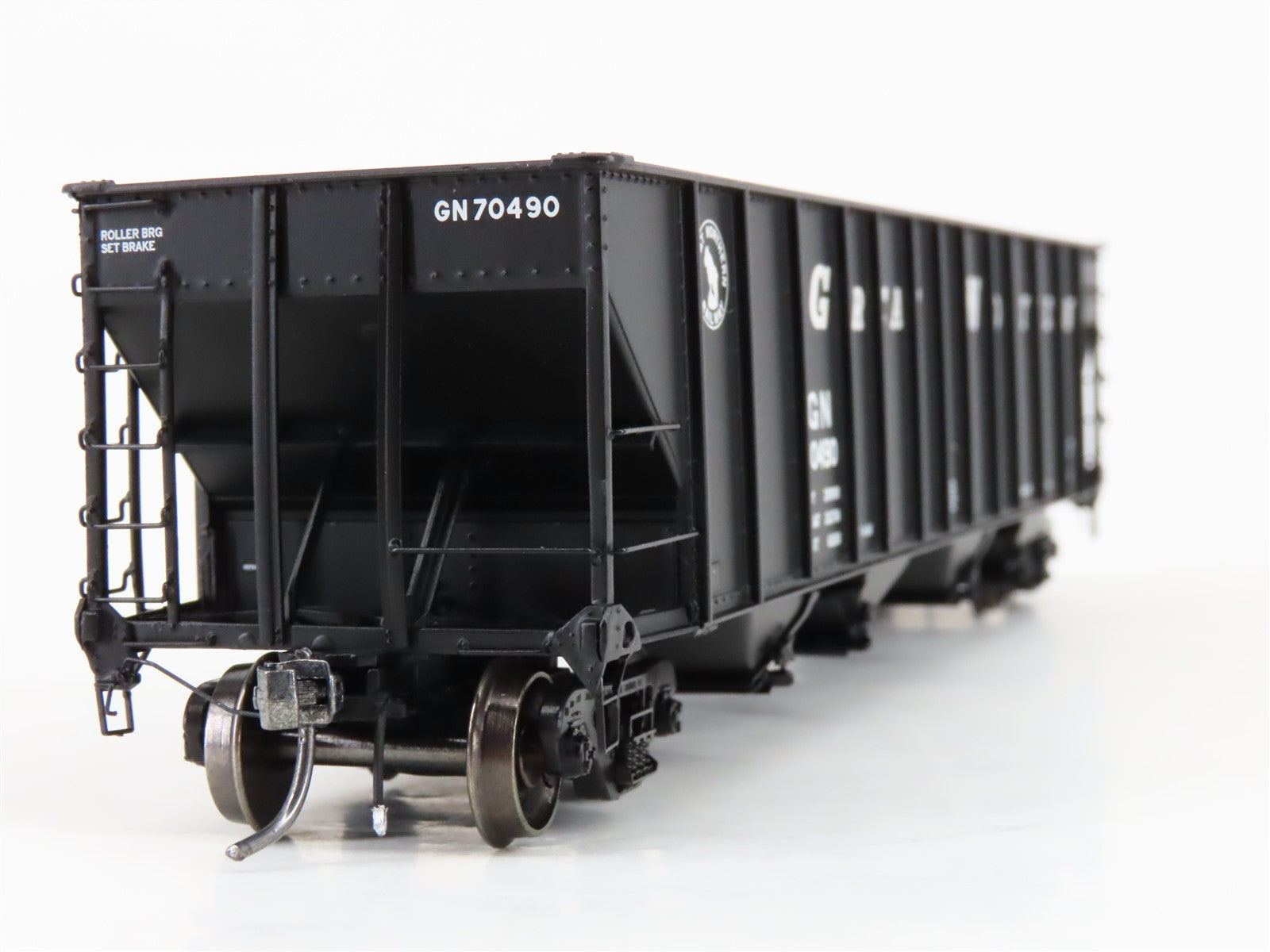 HO Scale ExactRail EP-81456-23 GN Great Northern 4-Bay Hopper 70490 RTR