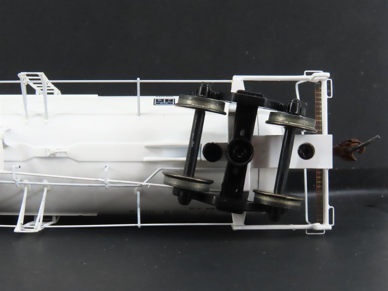 HO Scale Athearn 96108 RPBX 40' 13,000 Gallon Acid Tank Car 23162 RTR