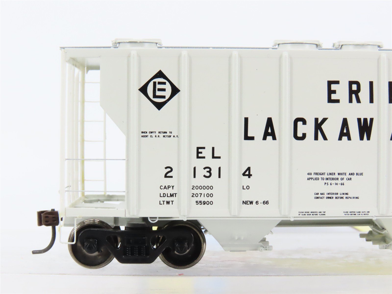 HO Scale Athearn 95529 EL Erie Lackawanna 2-Bay PS-2 2600 Covered Hopper RTR
