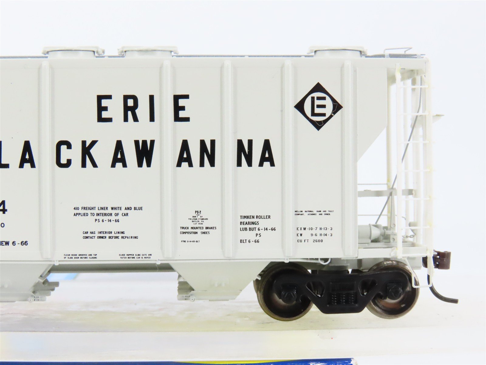 HO Scale Athearn 95529 EL Erie Lackawanna 2-Bay PS-2 2600 Covered Hopper RTR