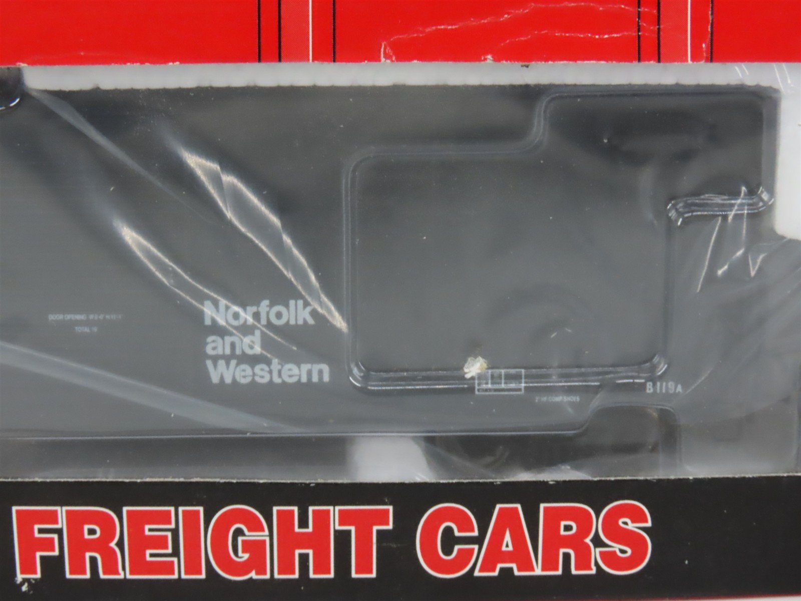 HO Scale Atlas 1675-2 Norfolk & Western 60' Double Door Auto Parts Box Car RTR