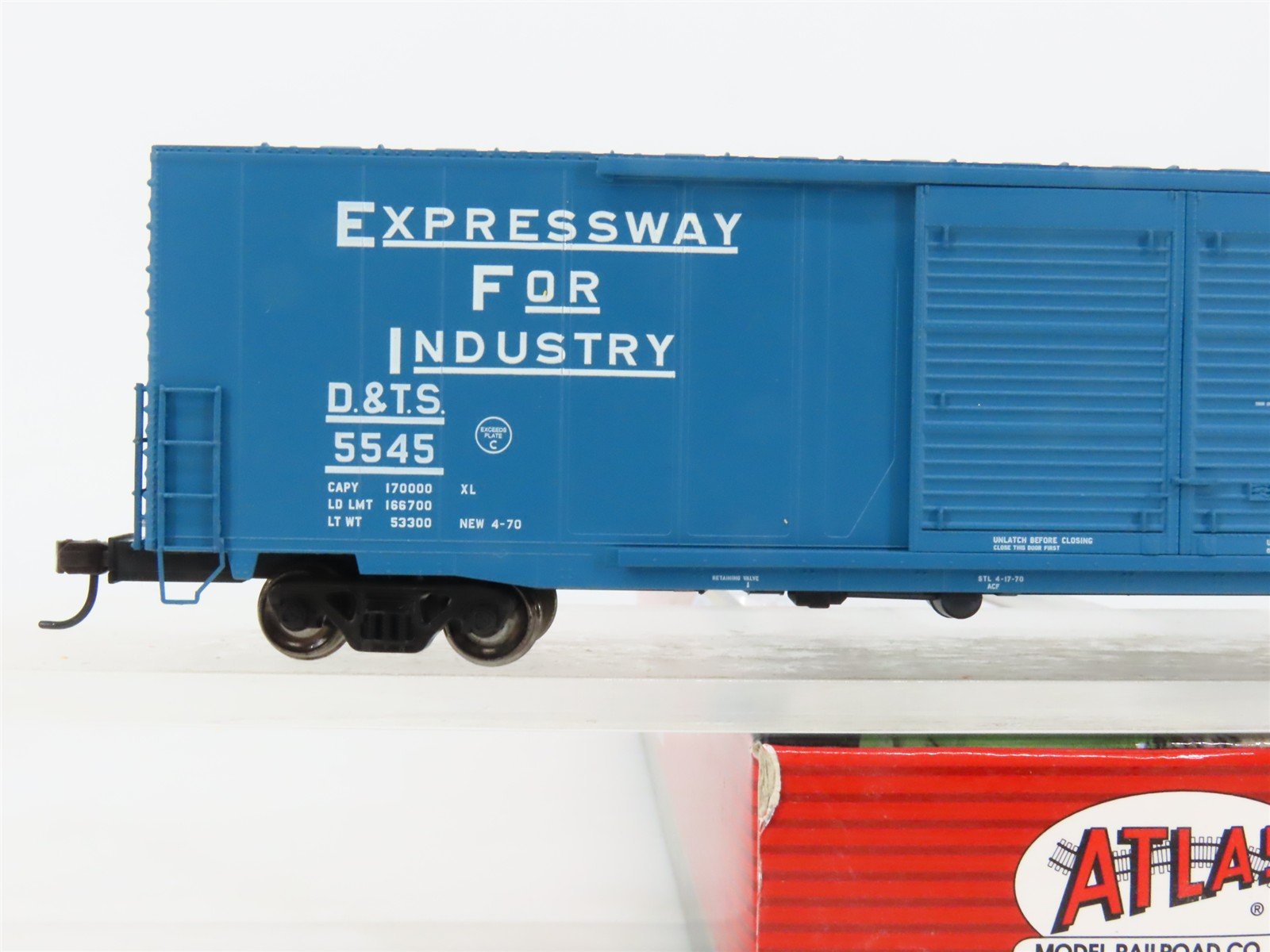 HO Scale Atlas 20000676 D&TS Detroit & Toledo Shore Line 60' Box Car 5545 RTR
