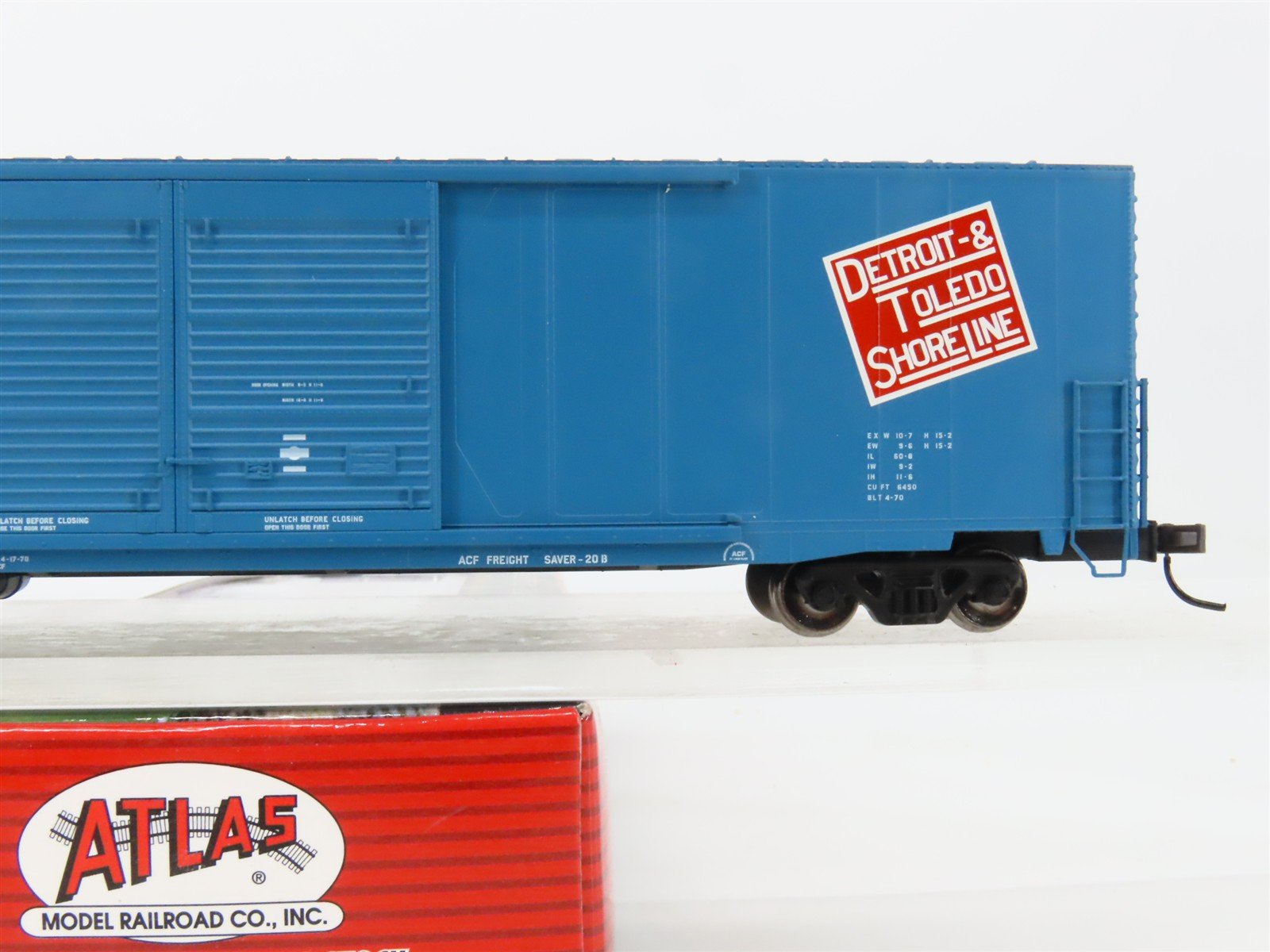 HO Scale Atlas 20000676 D&TS Detroit & Toledo Shore Line 60' Box Car 5545 RTR