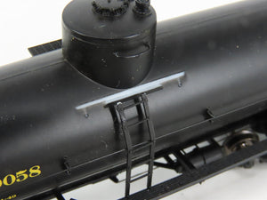 HO Scale Red Caboose RR-33001-61 Union Tank Car Co. 10,000 Gallon Tank Car RTR