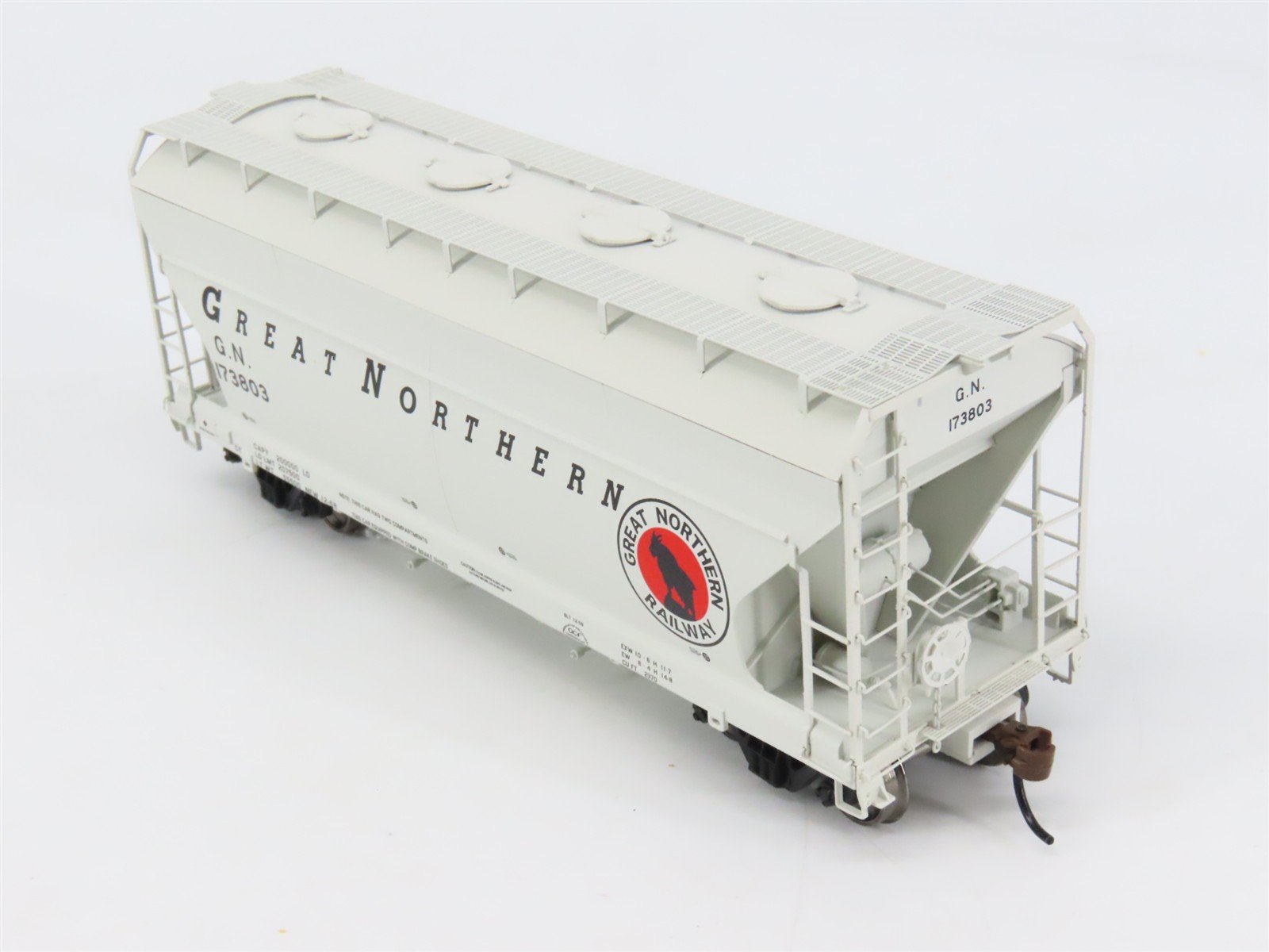 HO Scale Athearn ATH93979 GN Great Northern 2-Bay Covered Hopper 173803 RTR