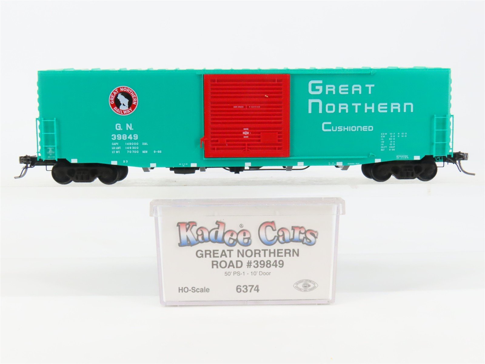 HO Scale Kadee 6374 GN Great Northern 50' 50' PS-1 Box Car 39849 RTR