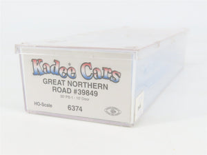 HO Scale Kadee 6374 GN Great Northern 50' 50' PS-1 Box Car 39849 RTR