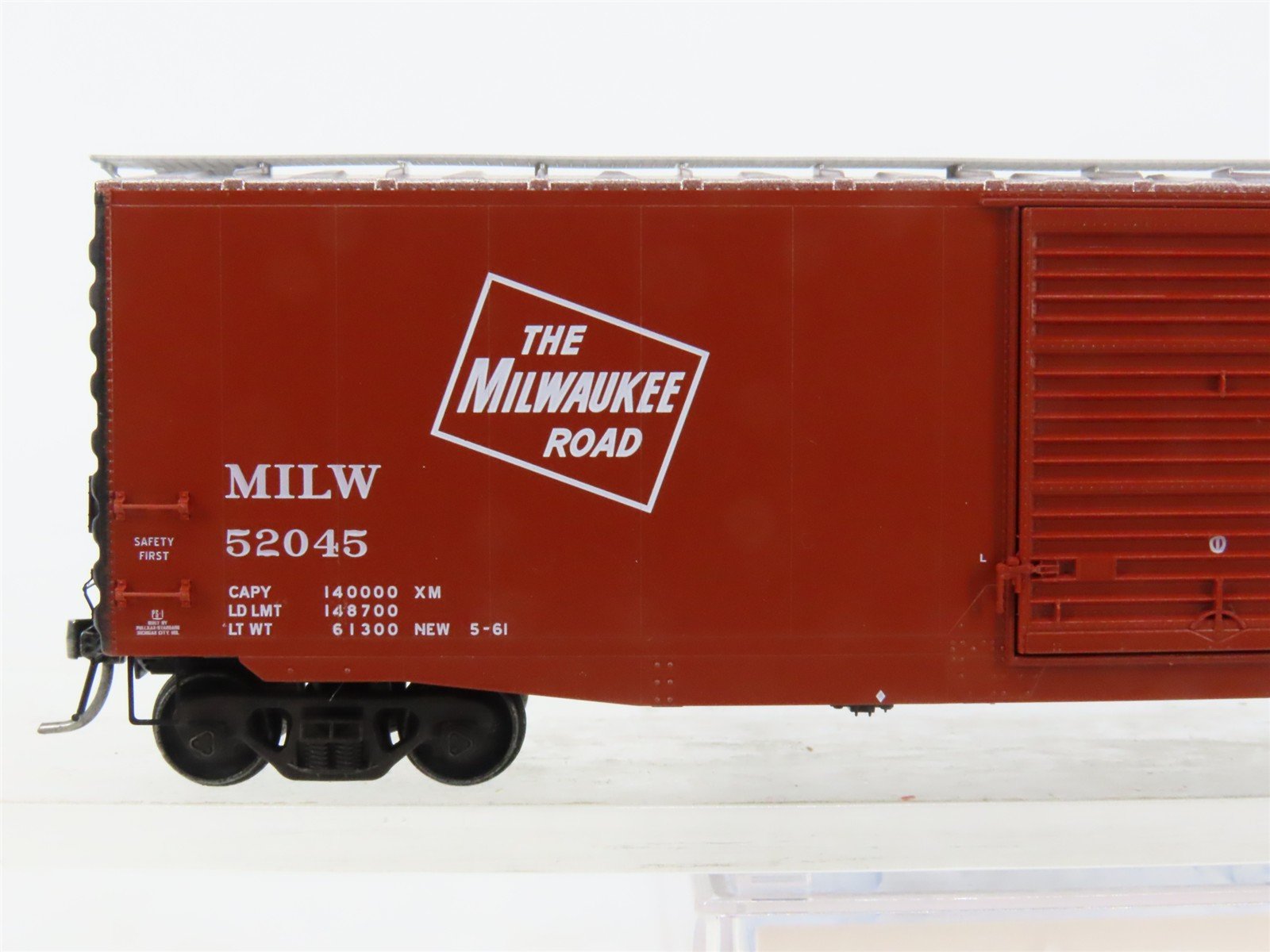 HO Scale Kadee 6368 MILW Milwaukee Road 50' PS-1 Box Car 52045 RTR