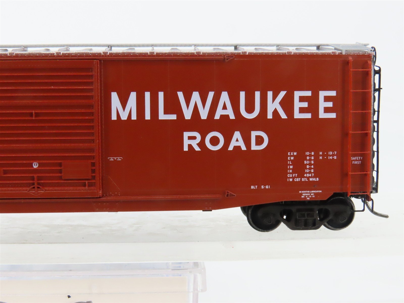 HO Scale Kadee 6368 MILW Milwaukee Road 50' PS-1 Box Car 52045 RTR