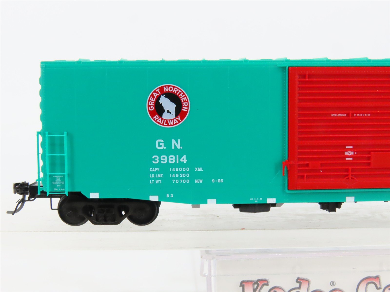 HO Scale Kadee 6398 GN Great Northern 50' PS-1 Box Car 39814 RTR