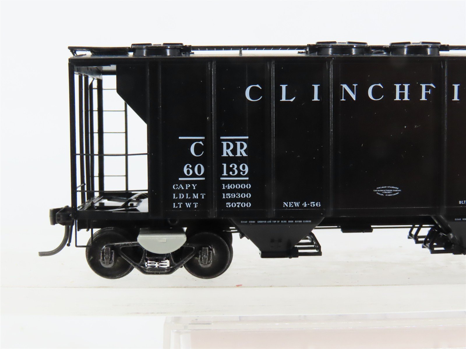 HO Scale Kadee 8329 CRR Clinchfield 2-Bay Covered Hopper 60139 RTR