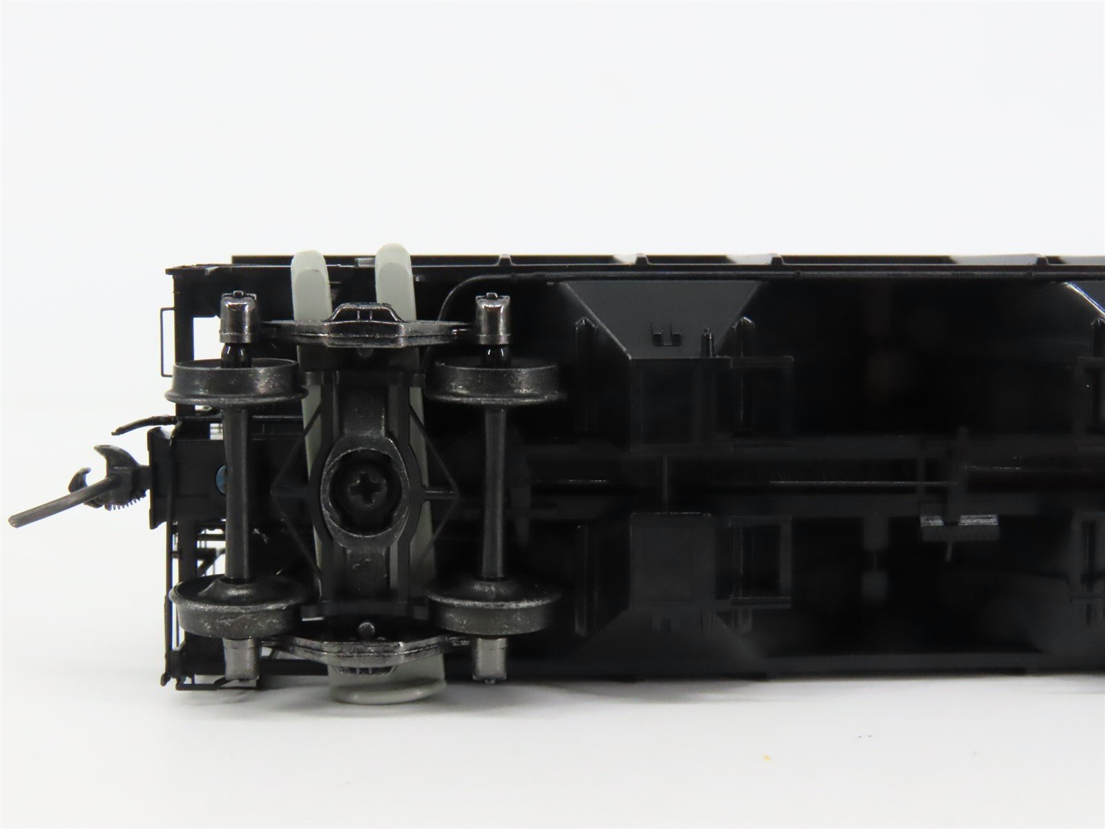 HO Scale Kadee 8329 CRR Clinchfield 2-Bay Covered Hopper 60139 RTR