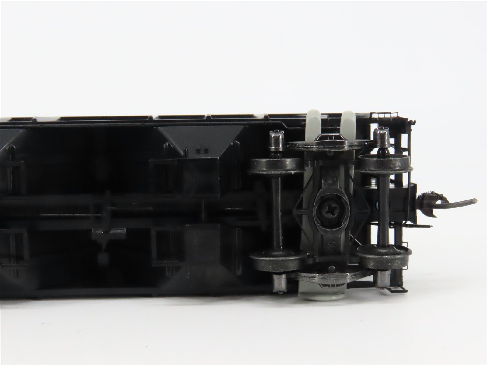 HO Scale Kadee 8329 CRR Clinchfield 2-Bay Covered Hopper 60139 RTR