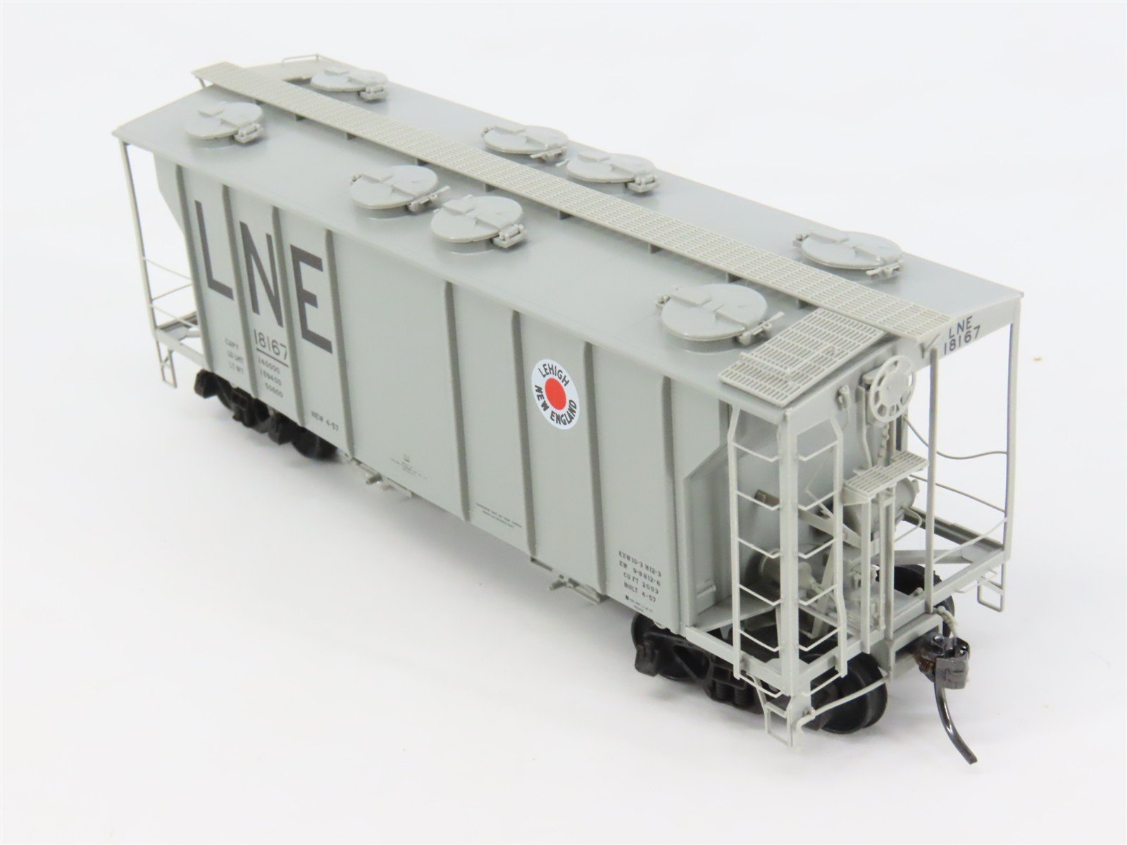HO Scale Kadee 8036 LNE Lehigh New England 2-Bay PS-2 Covered Hopper 18167 RTR
