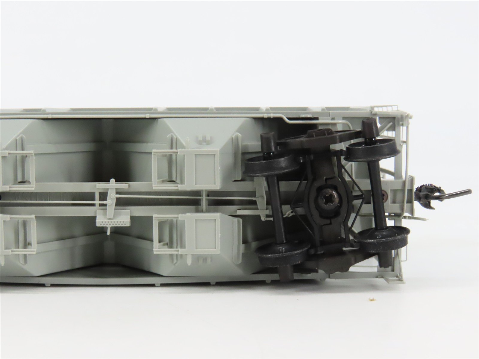HO Scale Kadee 8036 LNE Lehigh New England 2-Bay PS-2 Covered Hopper 18167 RTR