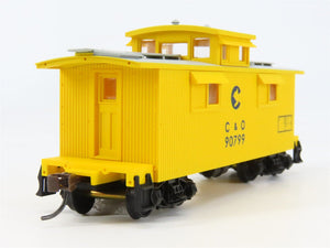 HO Scale Walthers 932-27525 C&O 25' Wood Caboose 2-Pack 90776, 90799 RTR