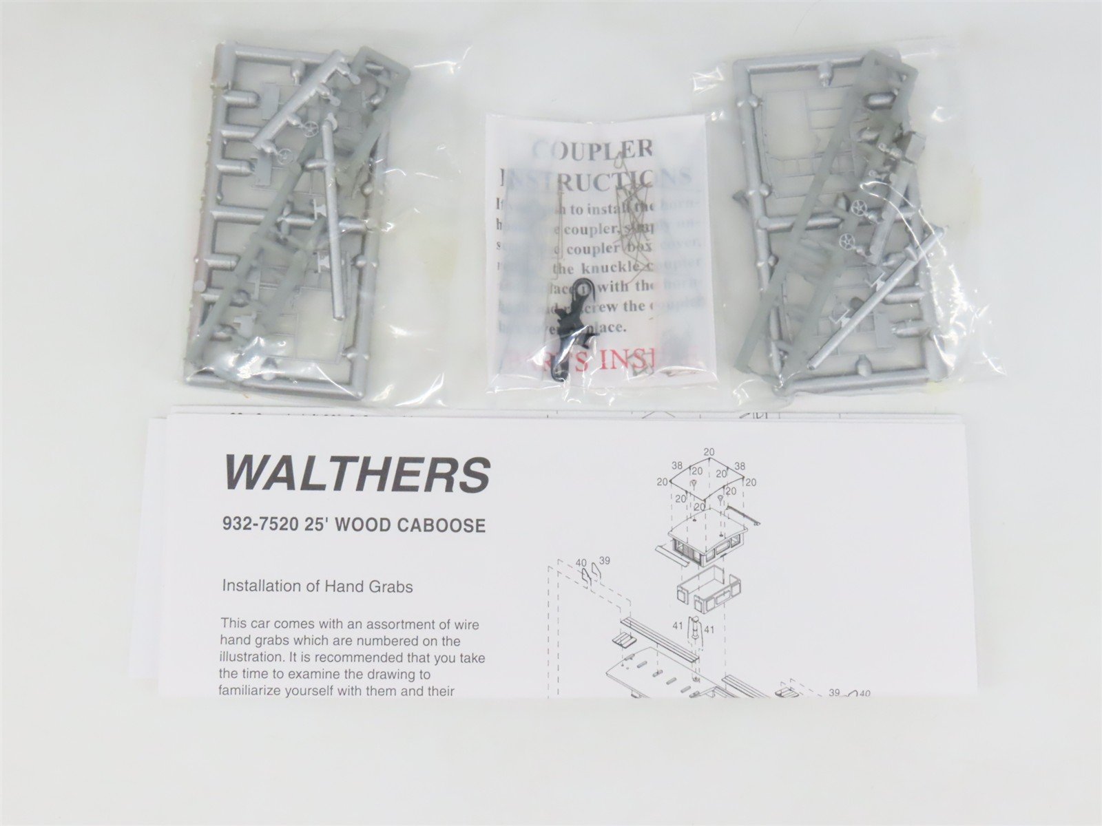 HO Scale Walthers 932-27525 C&O 25' Wood Caboose 2-Pack 90776, 90799 RTR