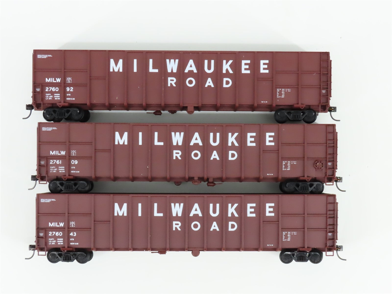 HO Scale Walthers 932-34055 MILW Milwaukee Road 61' Wood Chip Car 3-Pack RTR