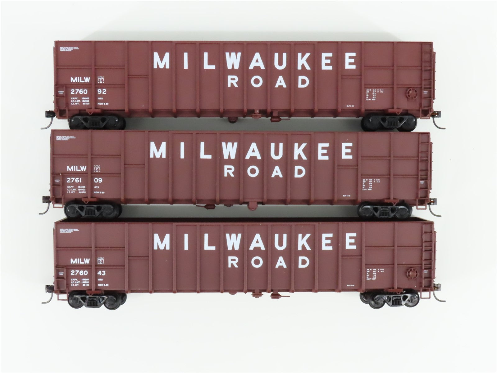HO Scale Walthers 932-34055 MILW Milwaukee Road 61' Wood Chip Car 3-Pack RTR