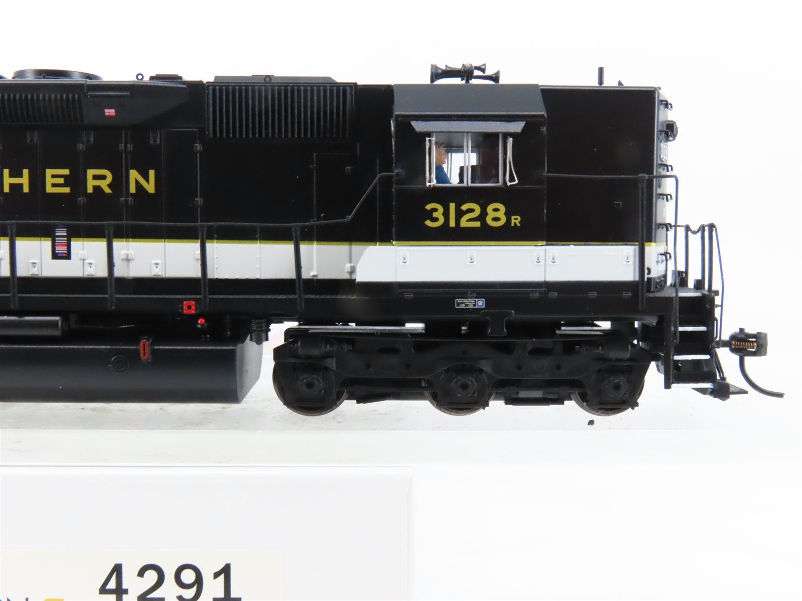HO Scale Broadway Limited BLI 4291 SOU Southern EMD SD45 Diesel #3128 - Paragon4