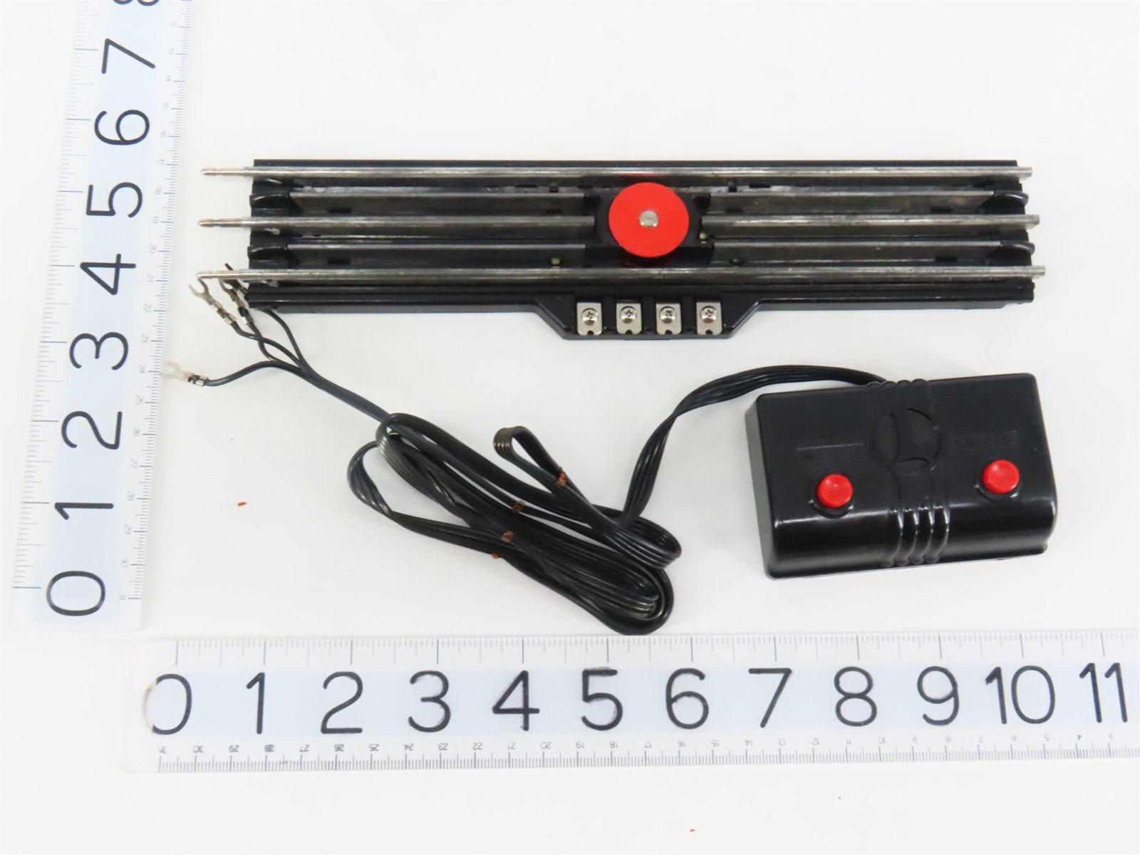 O Gauge 3-Rail Lionel 6-5530 Operating Straight Track Piece