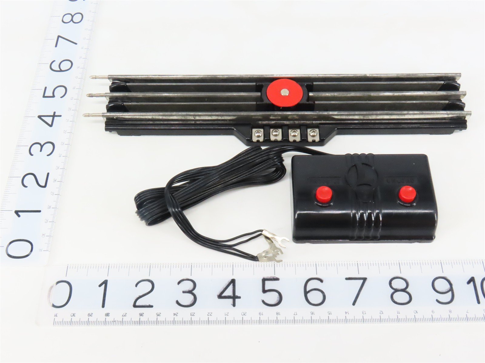 O Gauge 3-Rail Lionel 6-5530 Operating Straight Track Piece