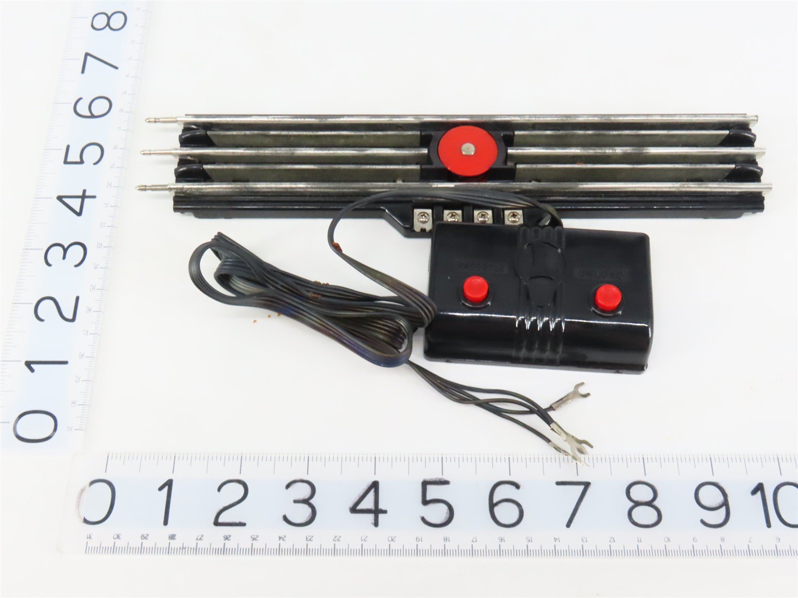 O Gauge 3-Rail Lionel 6-5530 Operating Straight Track Piece