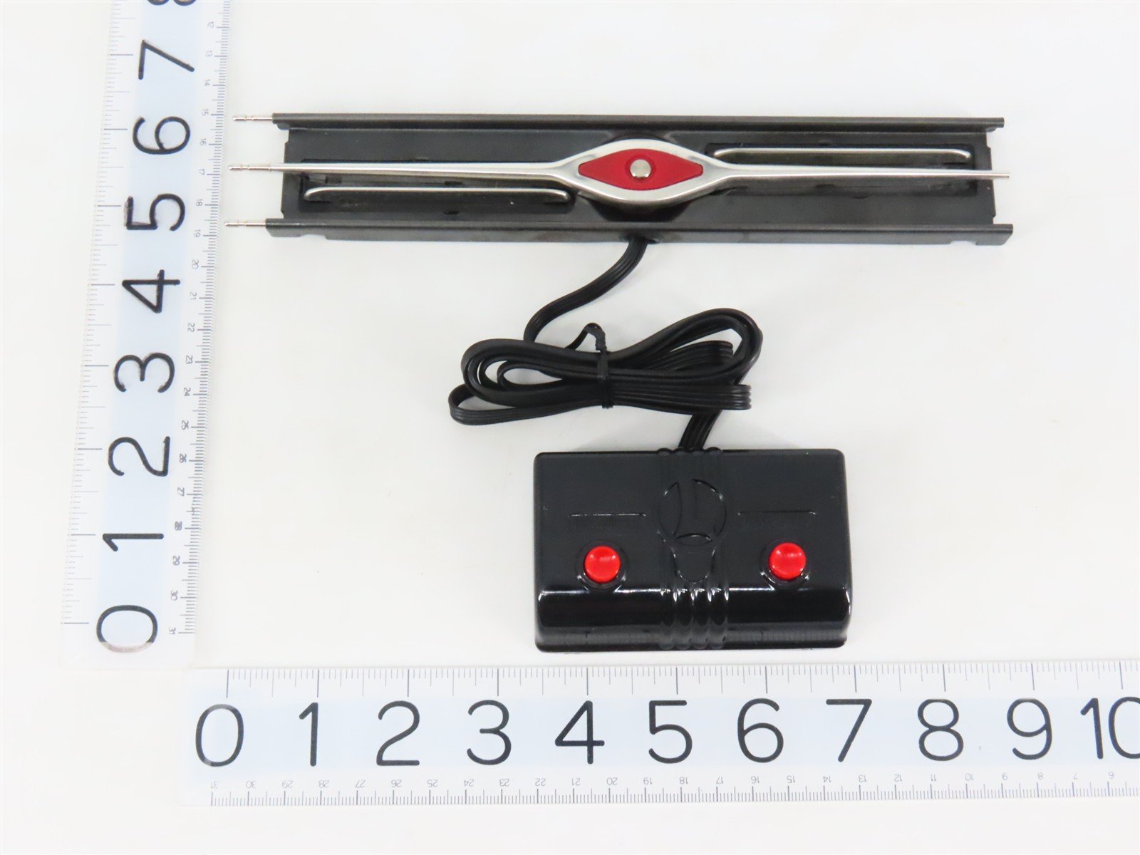 O-27 Gauge 3-Rail Lionel 6-12746 Operating Straight Track Piece