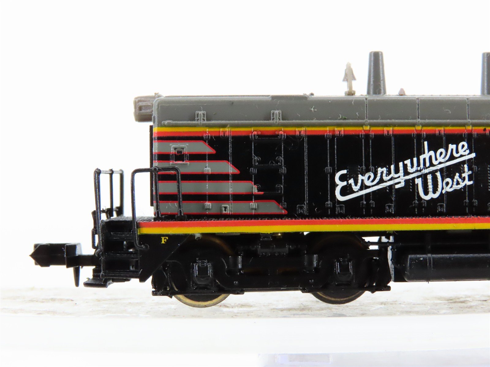 N Scale Life-Like 7884 CBQ Burlington SW9/1200 Diesel Locomotive #9275