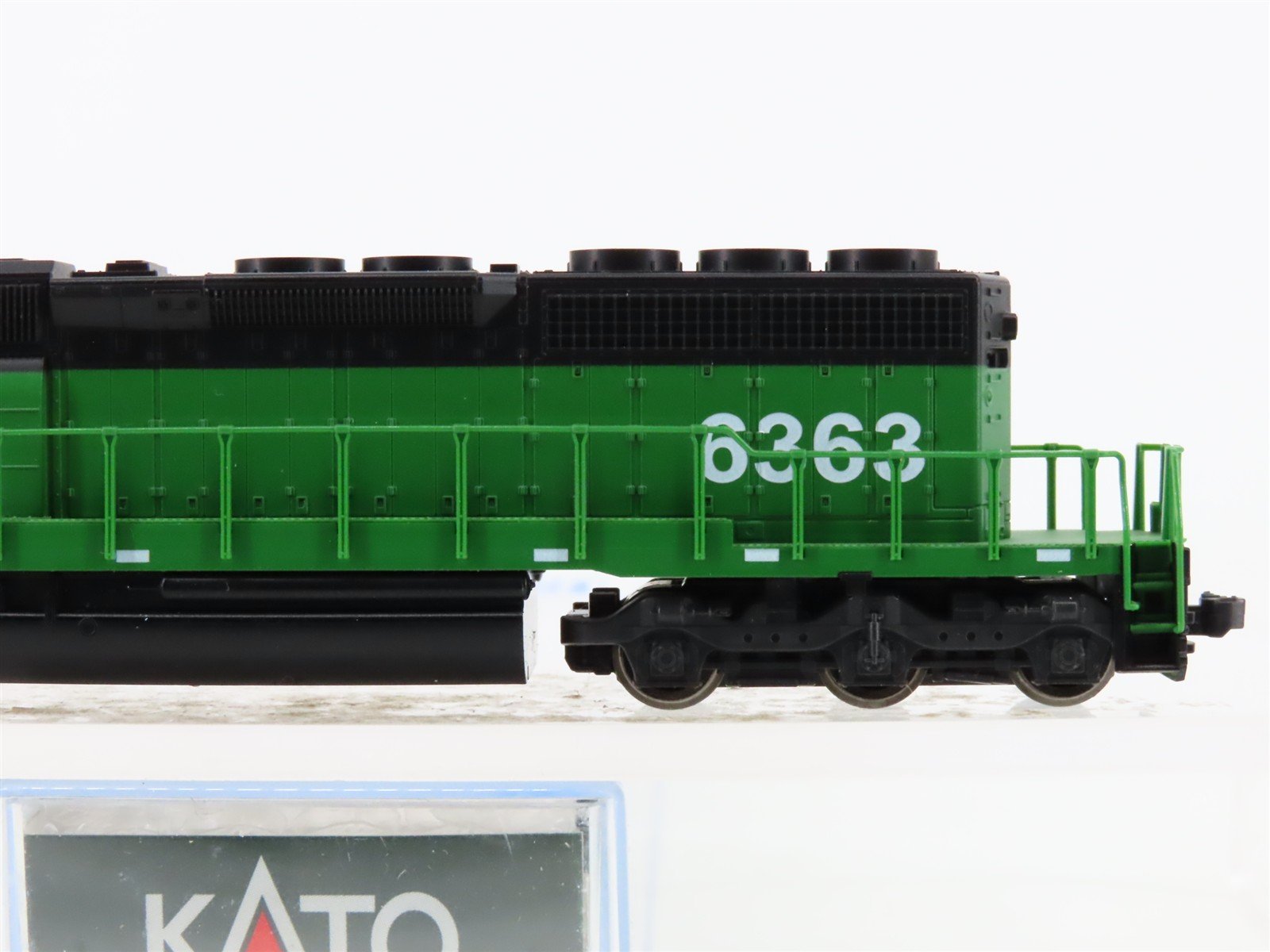 N Scale Kato 176-4802 BN Burlington Northern SD40-2 Diesel Locomotive #6363