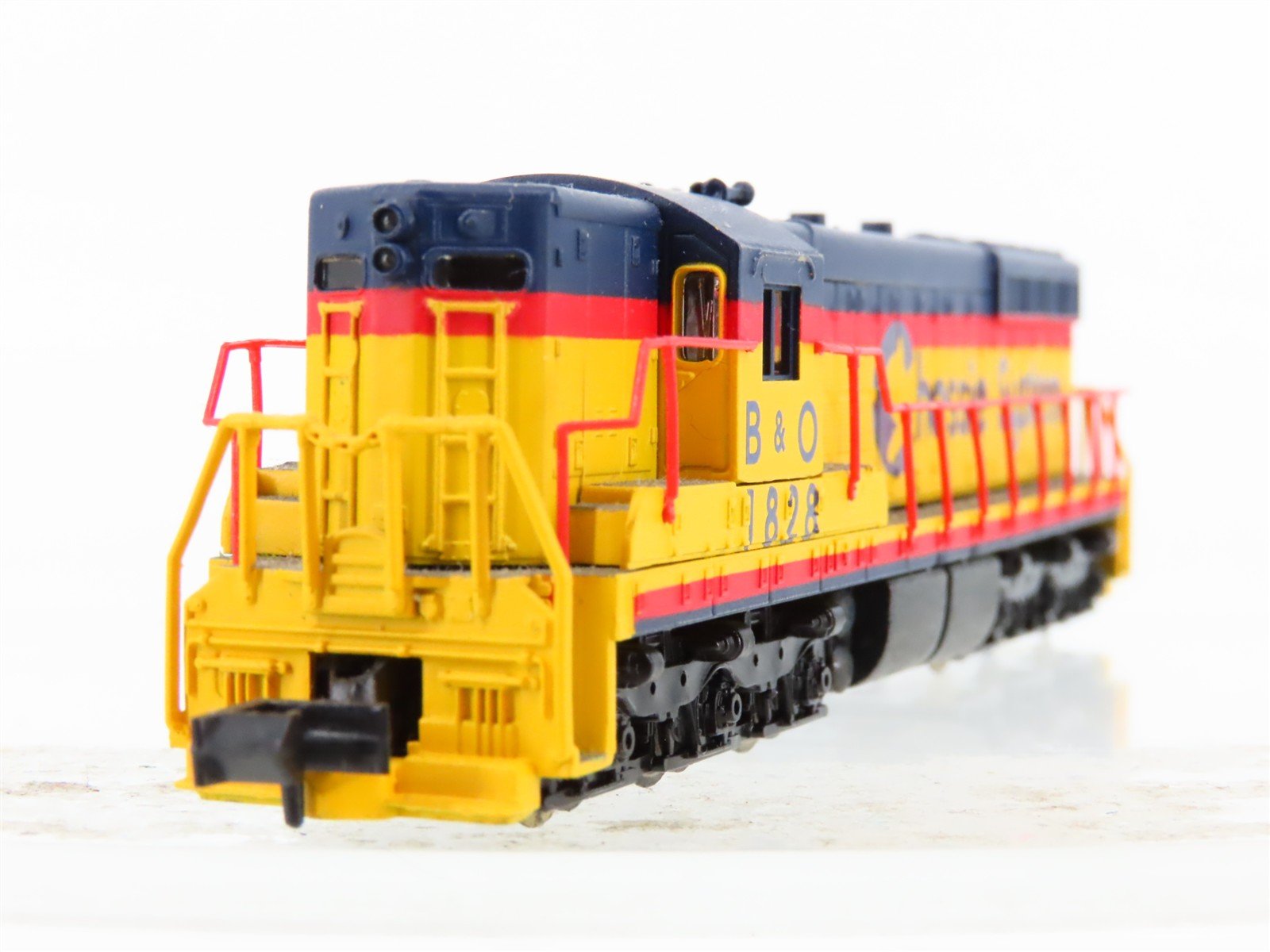 N Scale Life-Like 7779 B&O Chessie System SD7 Diesel Locomotive #1828