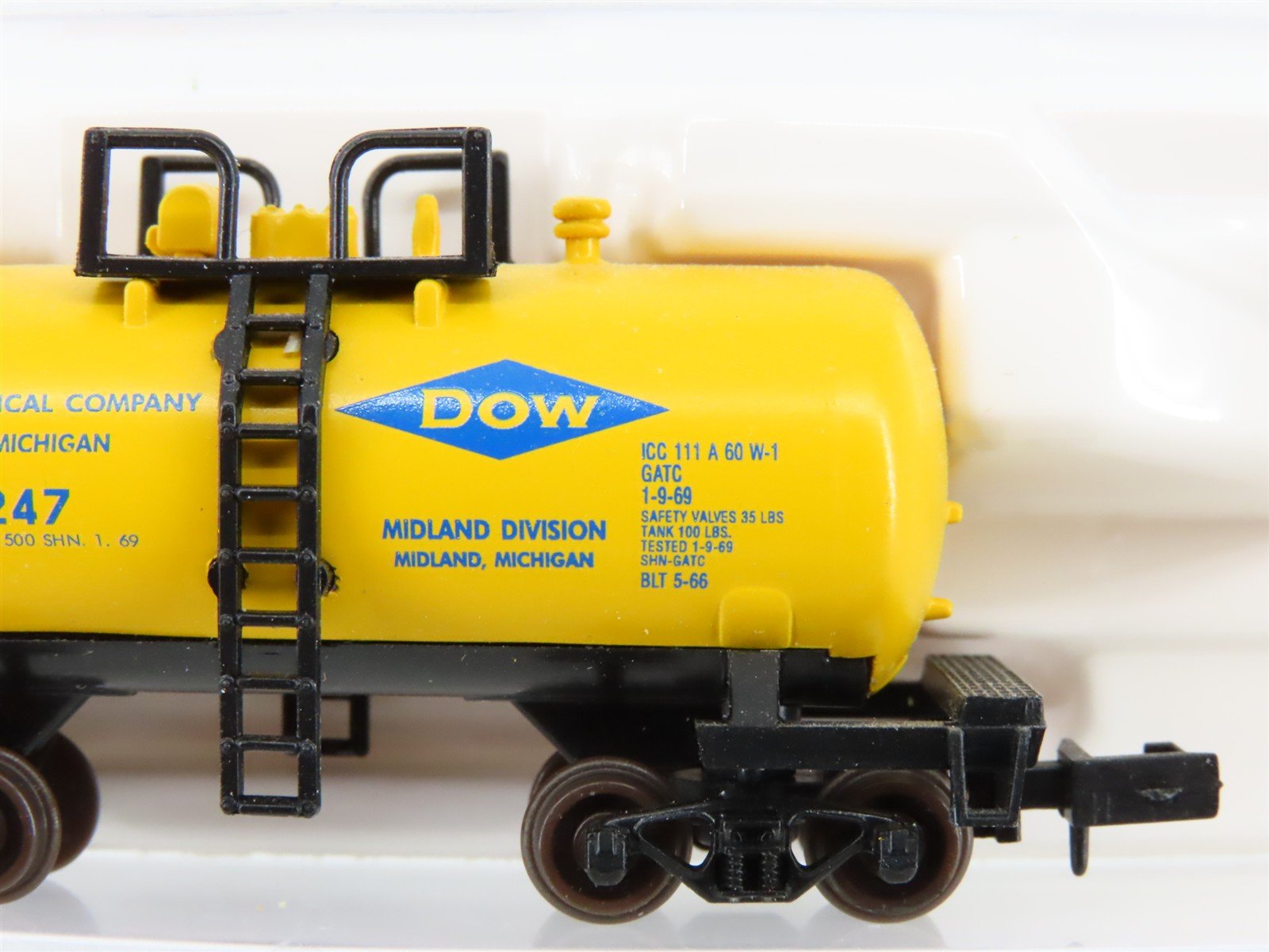 N Scale Atlas 32331 GATX DOW Chemical Beer Can Tankcar #10247