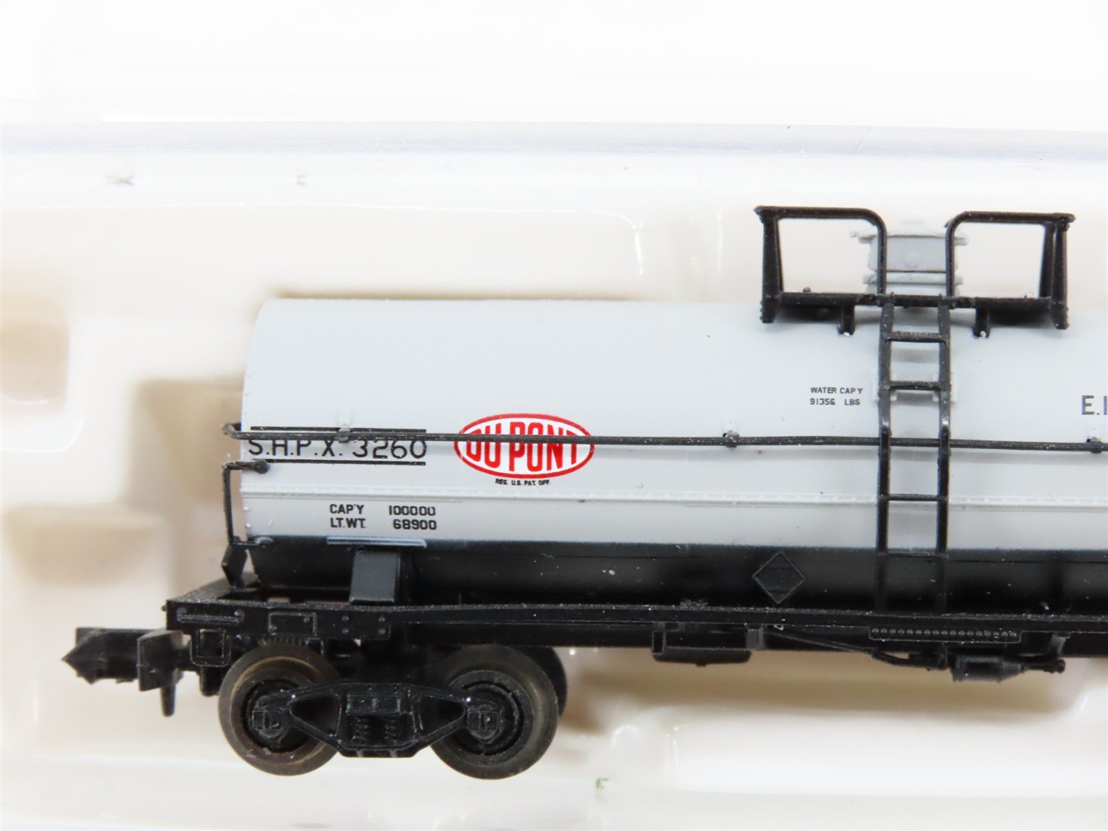 N Scale Atlas 50001580 SHPX DuPont 11k Gal Tankcar #3260