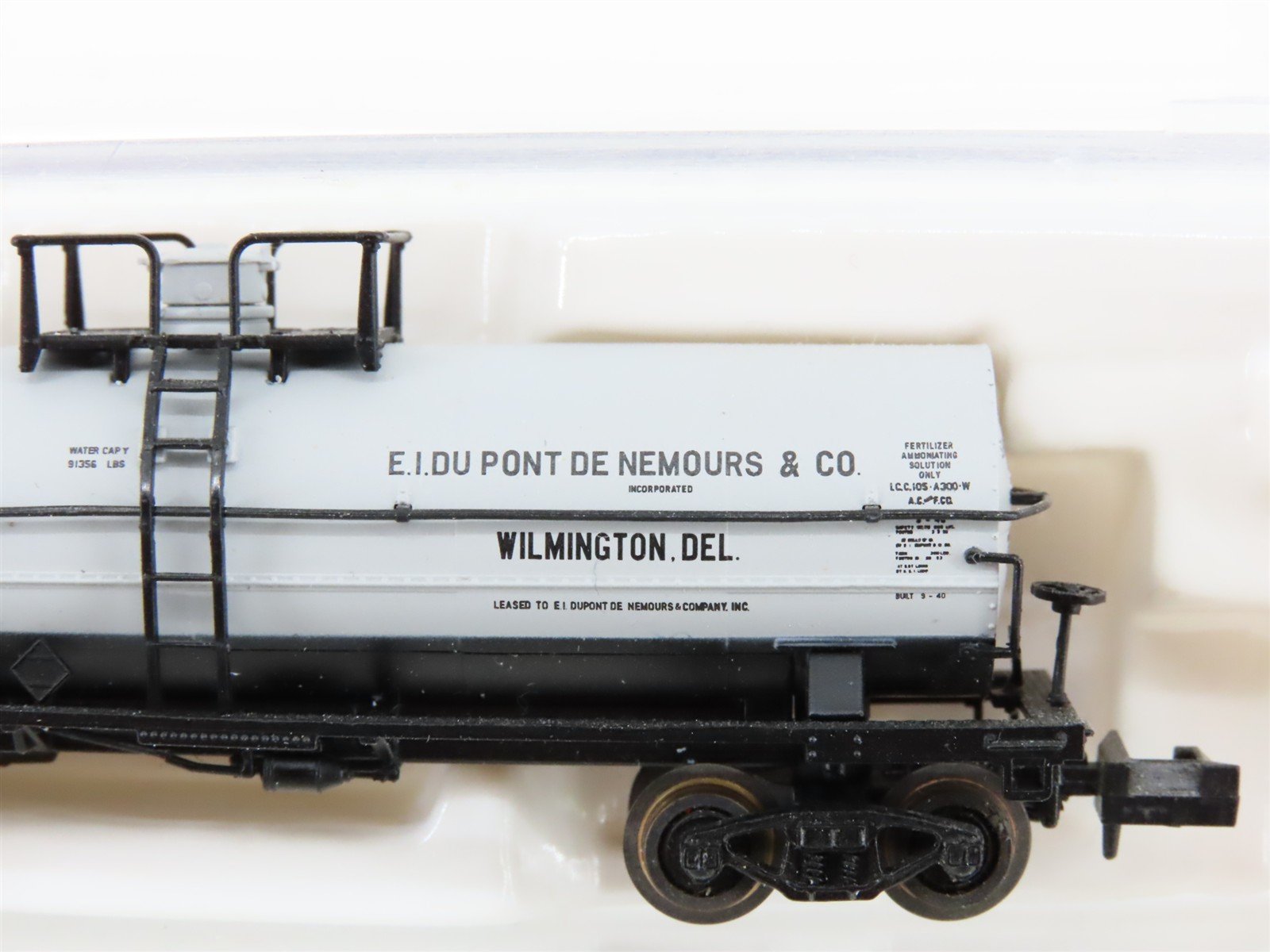 N Scale Atlas 50001580 SHPX DuPont 11k Gal Tankcar #3260