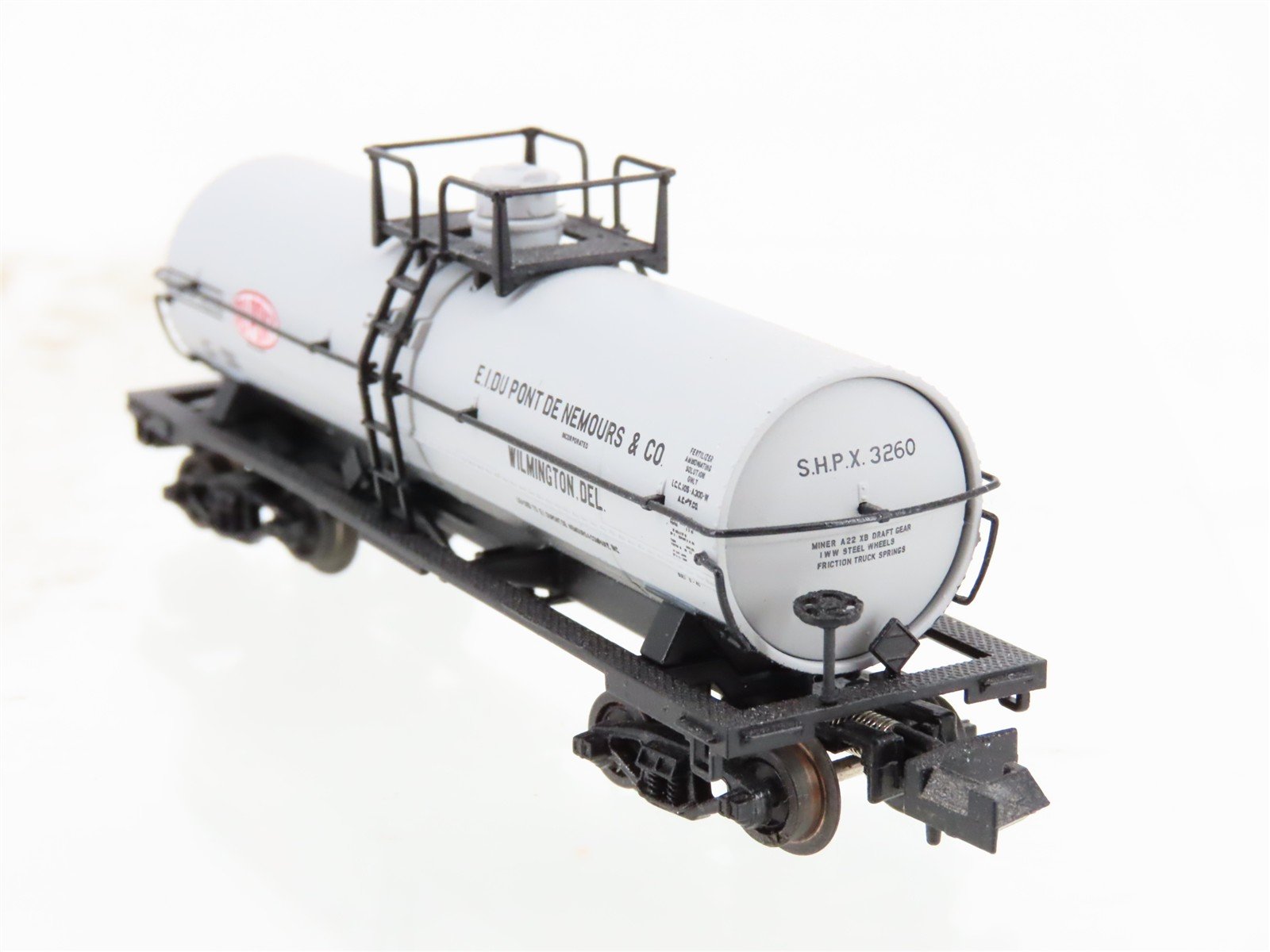 N Scale Atlas 50001580 SHPX DuPont 11k Gal Tankcar #3260