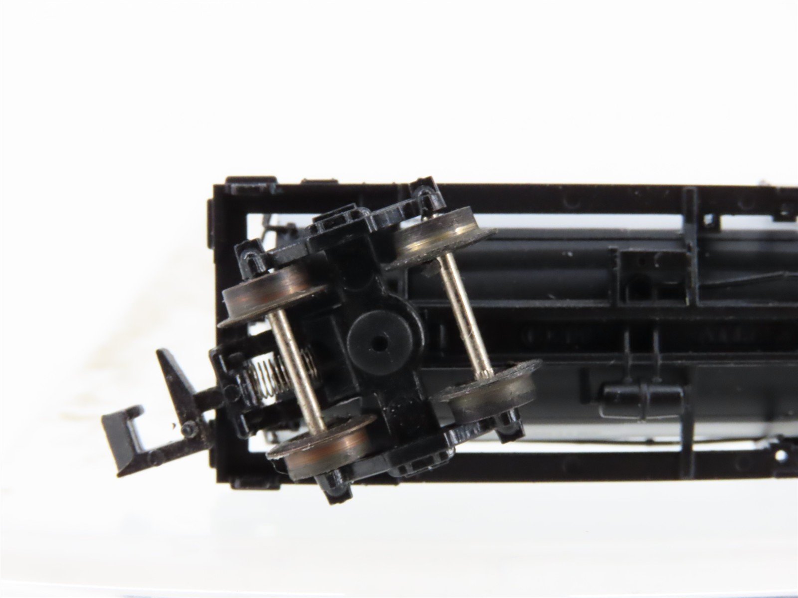 N Scale Atlas 50001580 SHPX DuPont 11k Gal Tankcar #3260