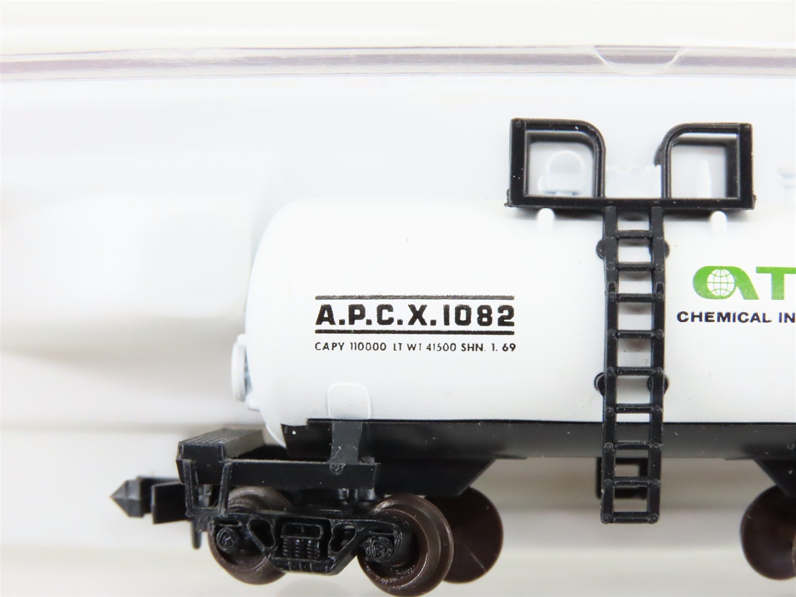 N Scale Atlas 3241 APCX Atlas Chemical Beer Can Tankcar #1082