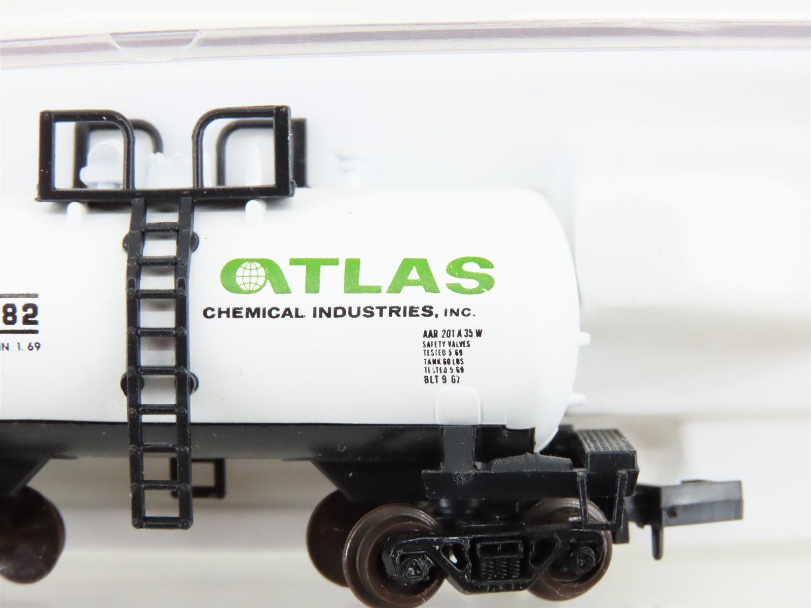N Scale Atlas 3241 APCX Atlas Chemical Beer Can Tankcar #1082