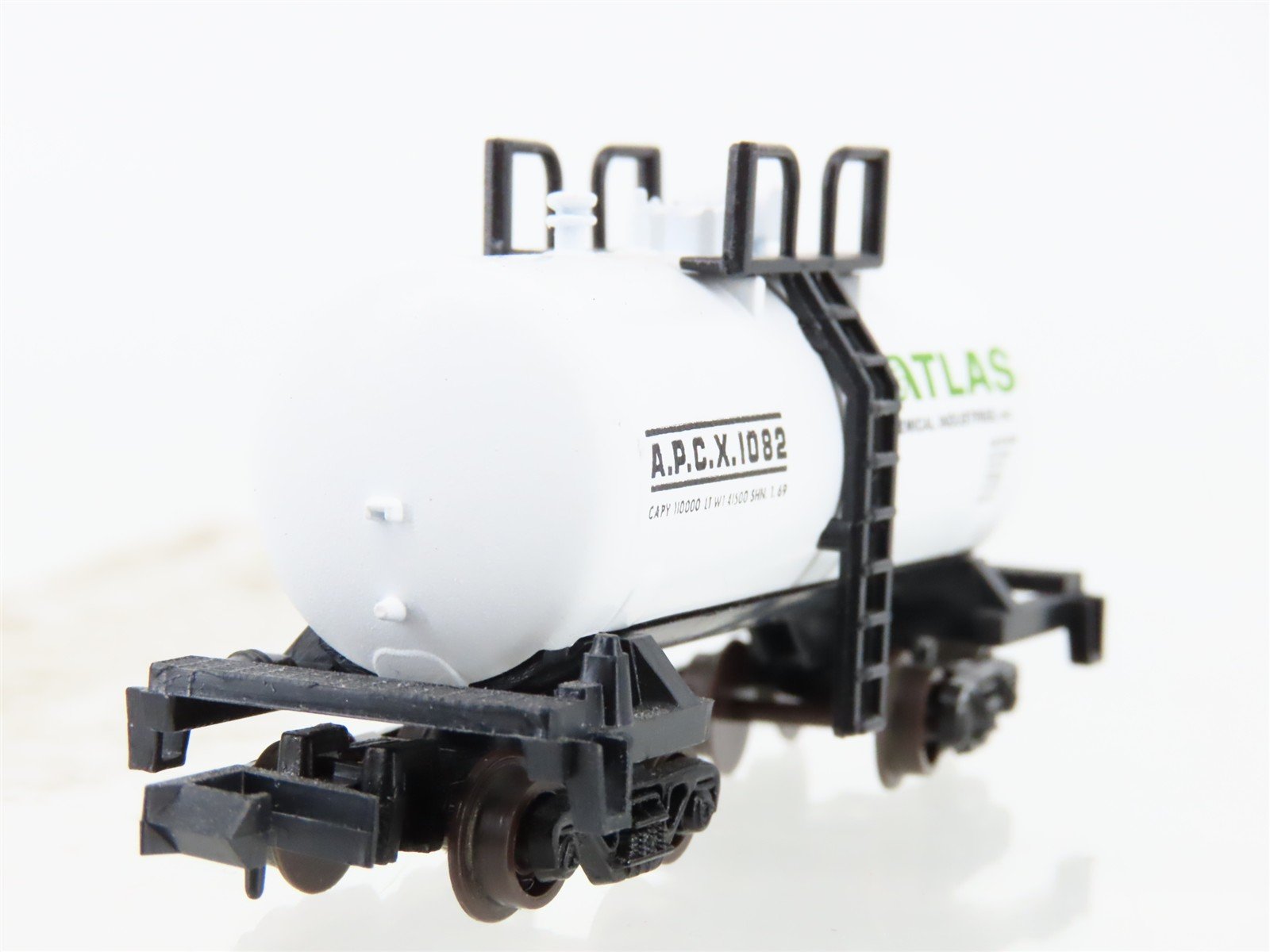 N Scale Atlas 3241 APCX Atlas Chemical Beer Can Tankcar #1082