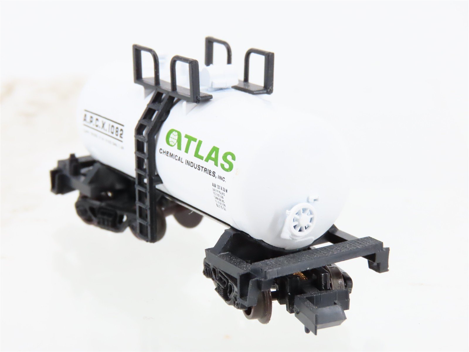 N Scale Atlas 3241 APCX Atlas Chemical Beer Can Tankcar #1082