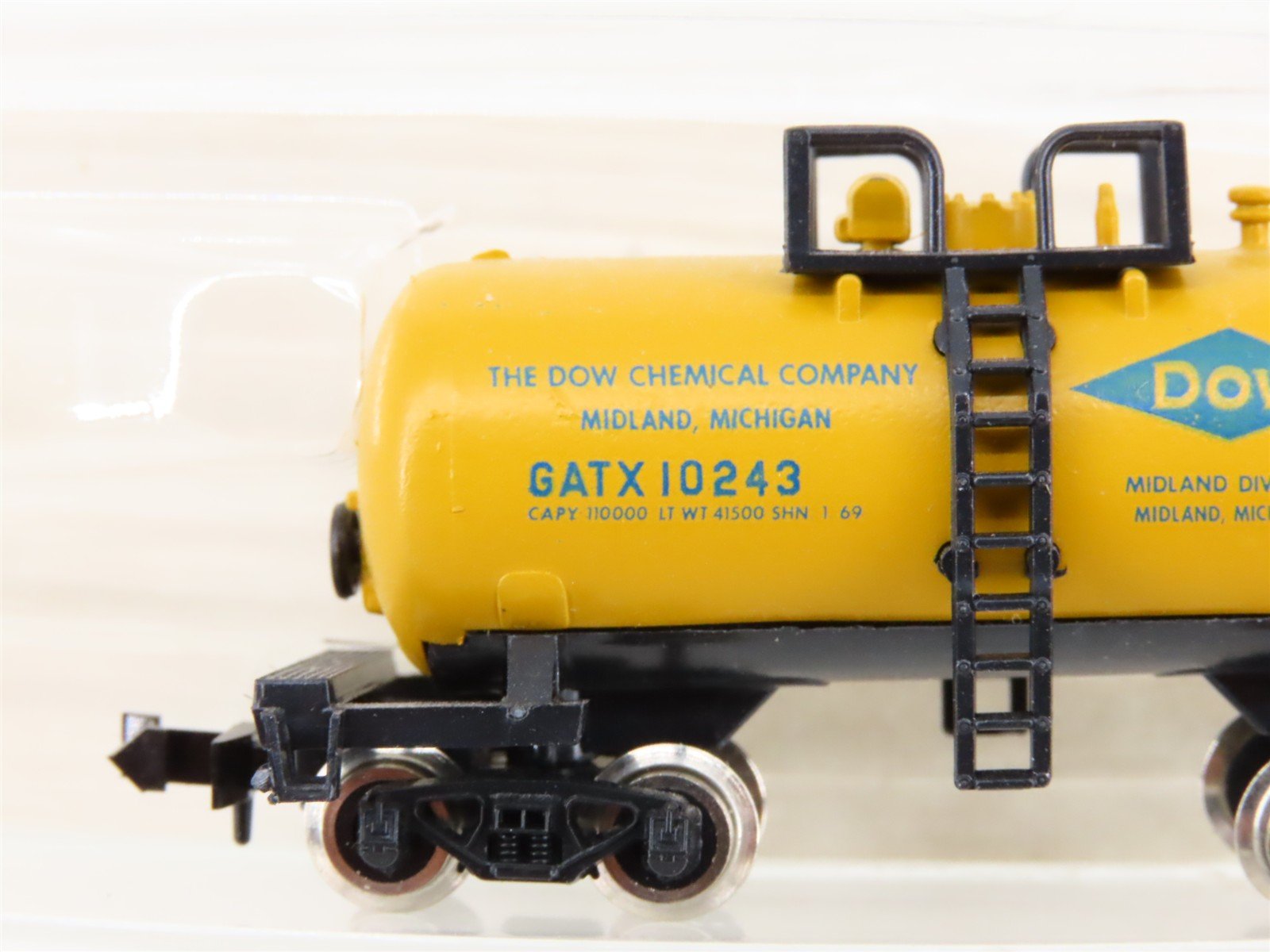 N Scale Atlas 3233 GATX DOW Chemical Beer Can Tankcar #10243