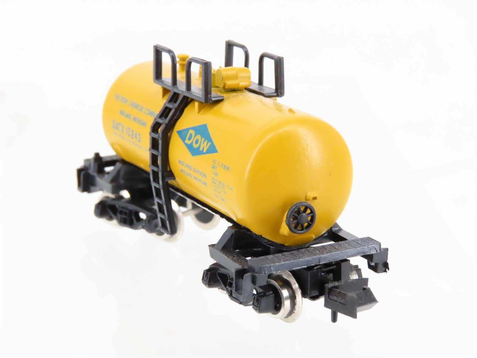 N Scale Atlas 3233 GATX DOW Chemical Beer Can Tankcar #10243